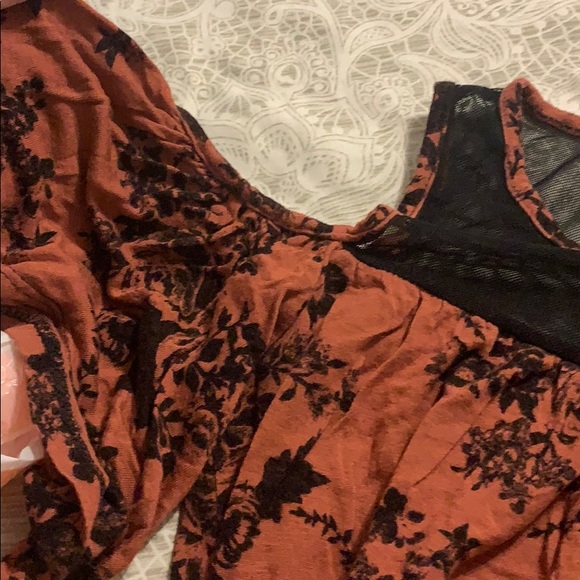 Orange off the shoulder shirt - Picture 3 of 6